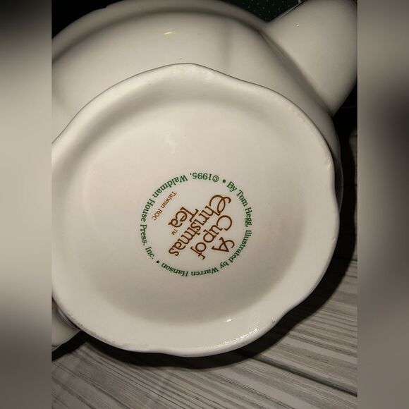 A Cup of Christmas Tea Coffee or Tea Pot Waldman House Teapot & Book By Tom Hegg - Picture 6 of 11